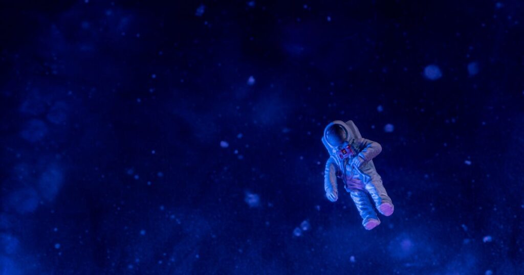 映画をイメージした、宇宙飛行士が宇宙空間に取り残されたような孤独感のある画像